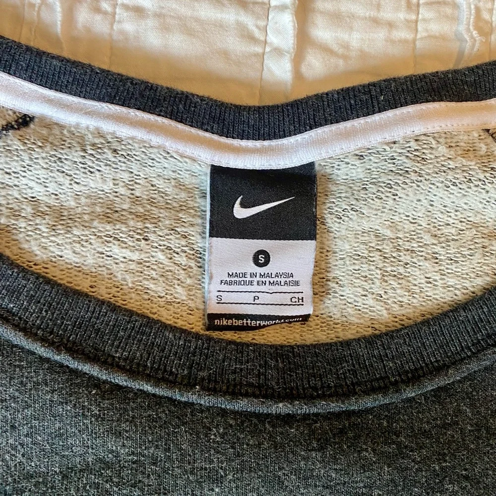 NIKE Oregon Duck Sweatshirt - Picture 4 of 5